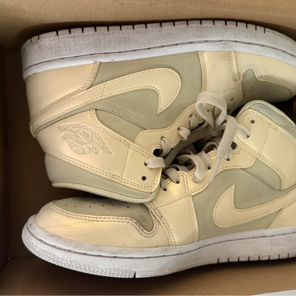 Nike Air Jordan 1 Mid SE Cream High-Top Sneakers. Size 8. Worn twice